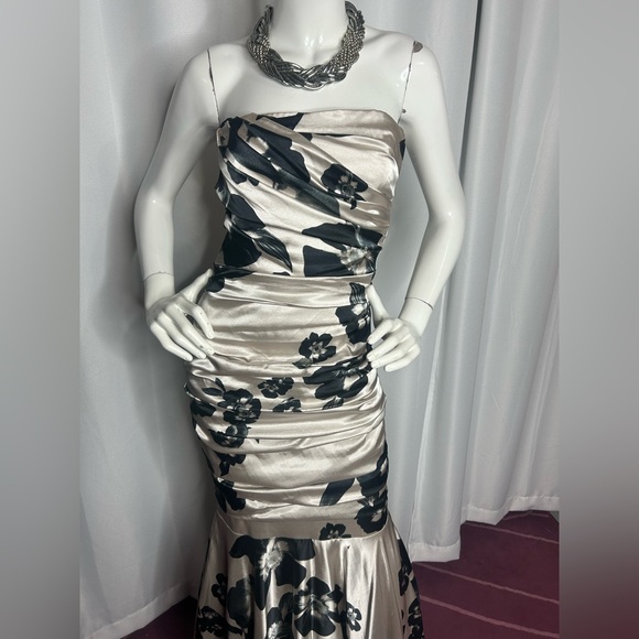 Le Chateau Floral Mermaid Gown - Picture 9 of 14